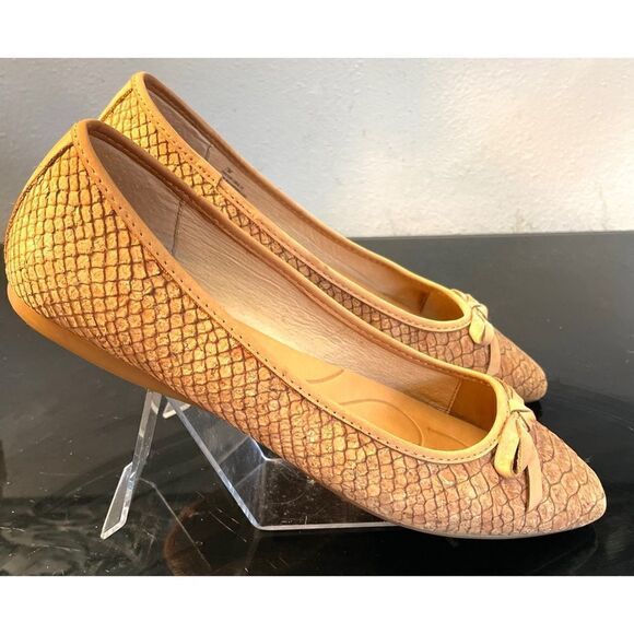 Born Carrie Flats Size 7 Medium Cork Snake Embossed Bow Trim Brown Comfort - Picture 7 of 12